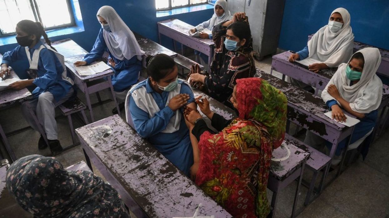 Pakistan bans travel from 15 countries