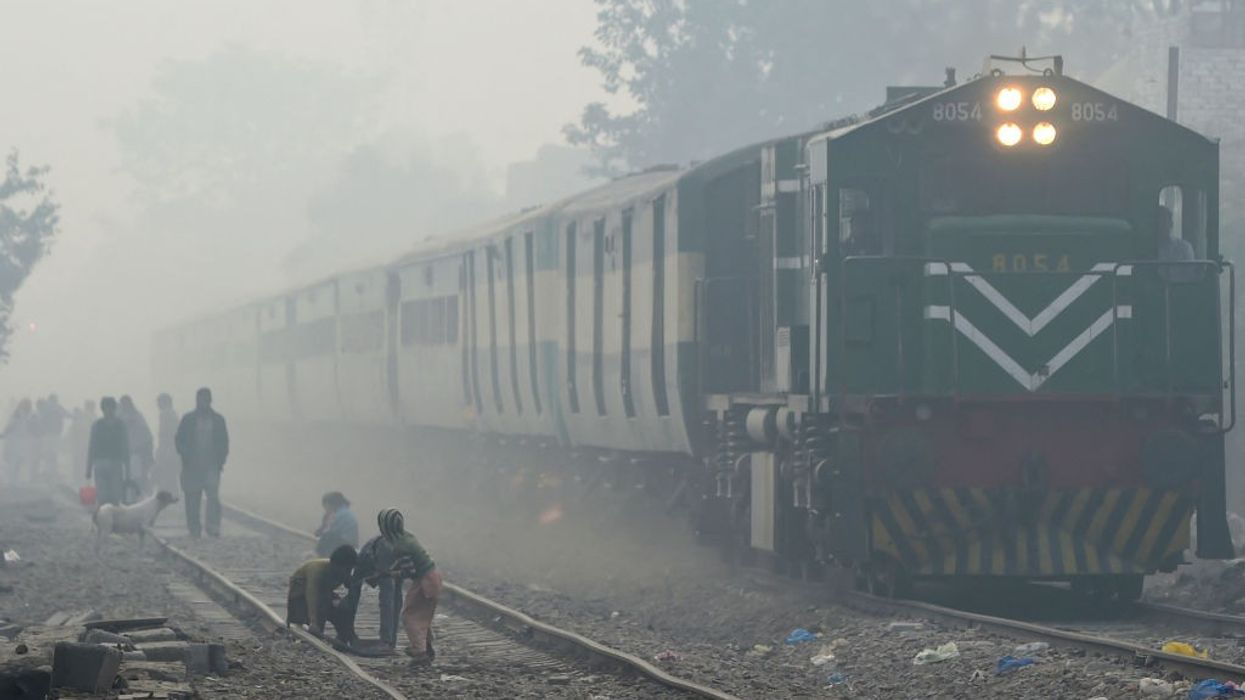 Pakistan train driver who stopped for yoghurt suspended