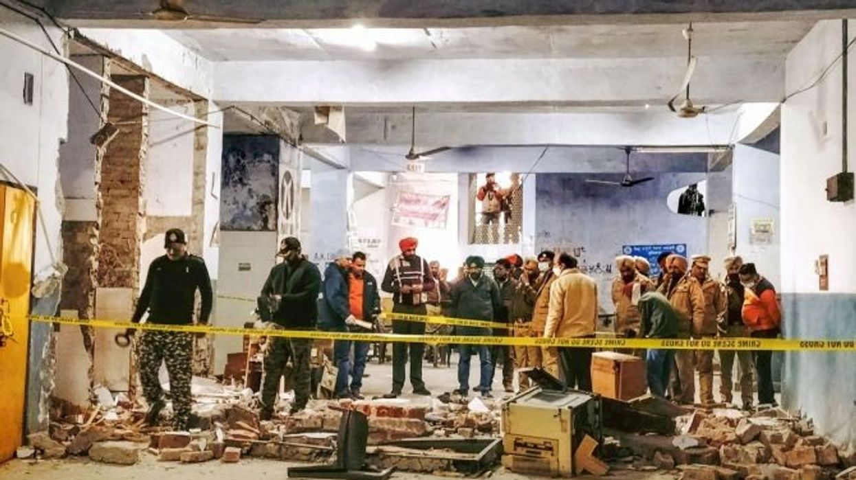 Two dead after blast in Indian court building