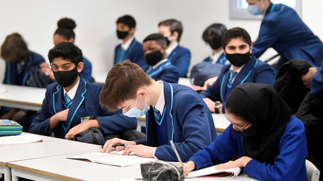 English children to wear masks in classrooms
