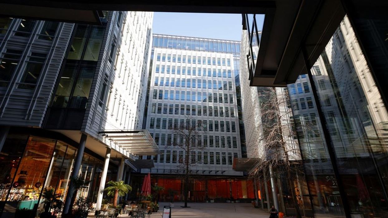 Google buys London office complex for $1bn