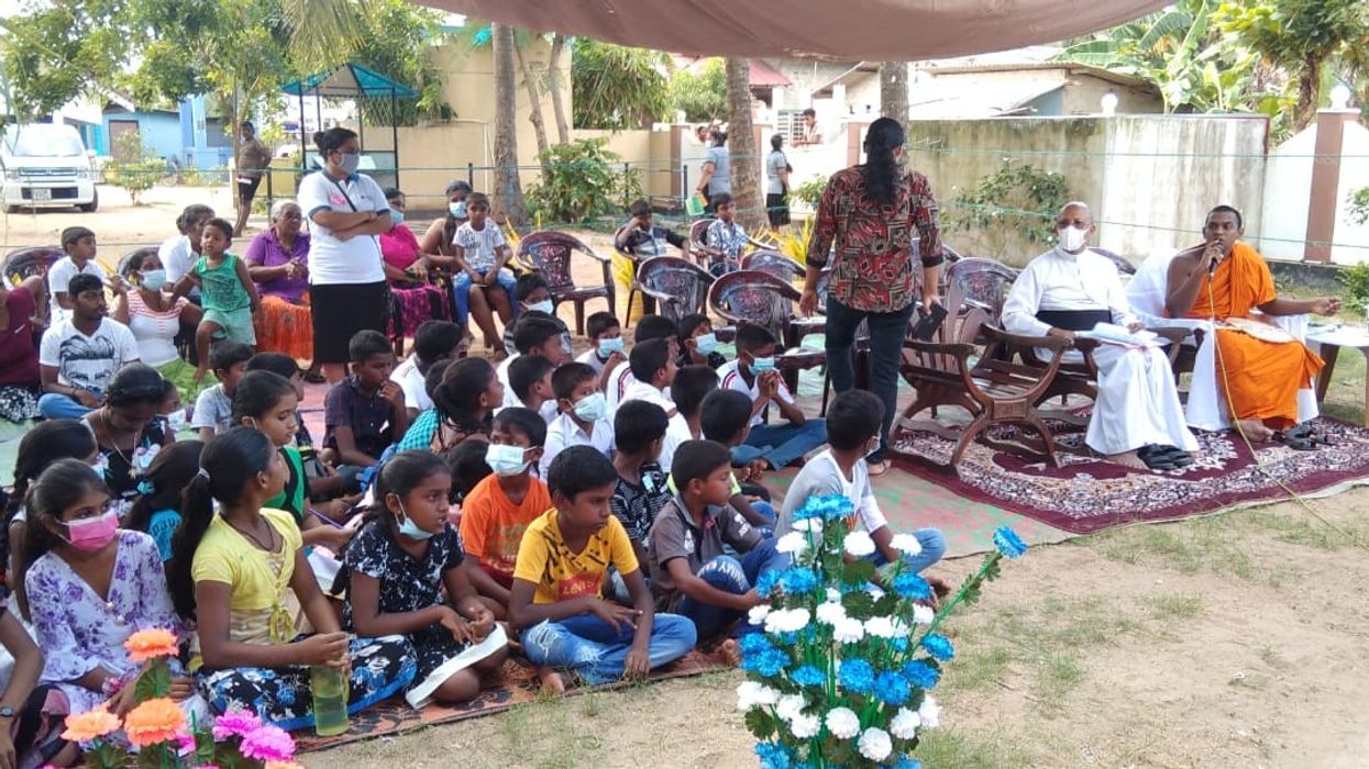 Helplanka and Dimuthu Foundation team up to help poor