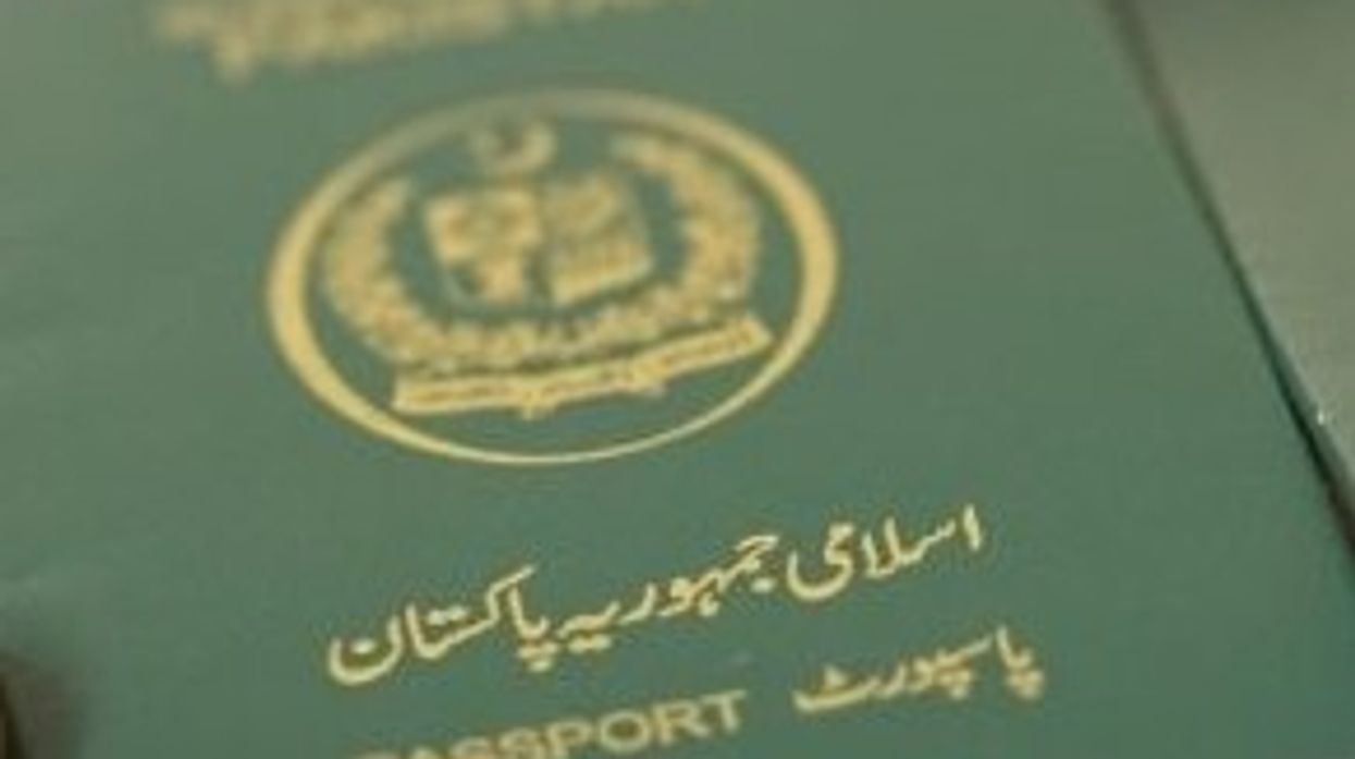 Pakistan may bar dual nationality for officials
