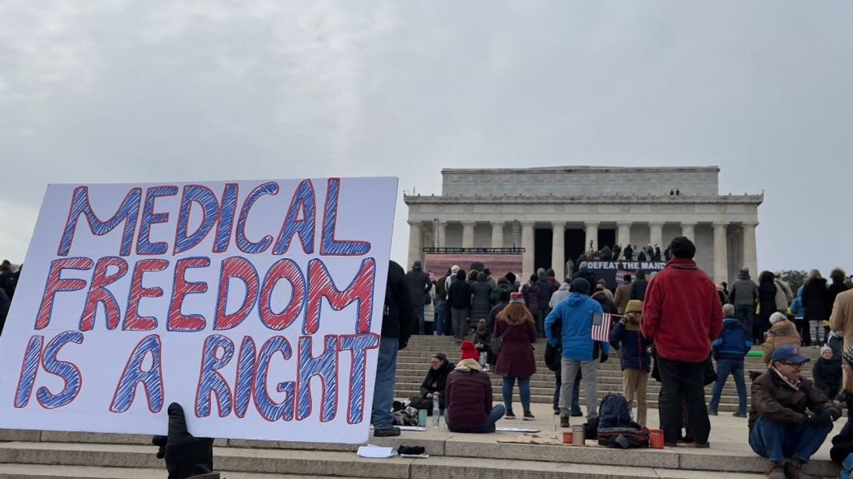 Covid: US death toll surpasses 900,000