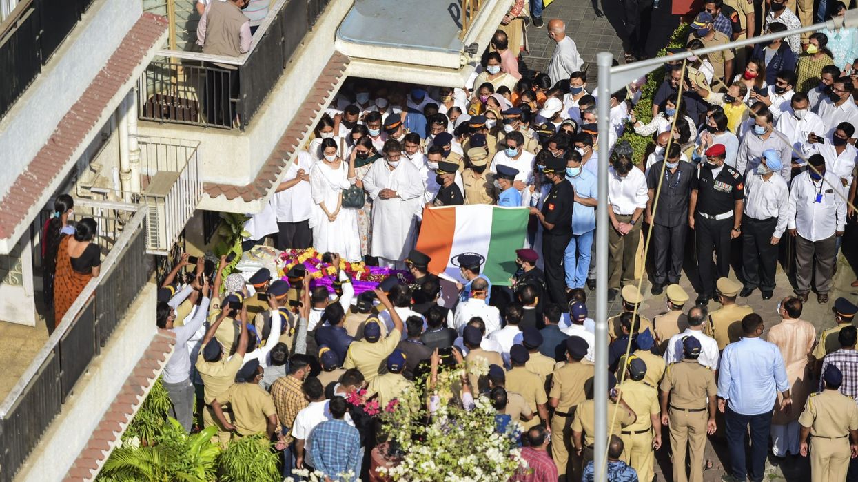 Draped in tricolour, Lata Mangeshkar embarks on her final journey