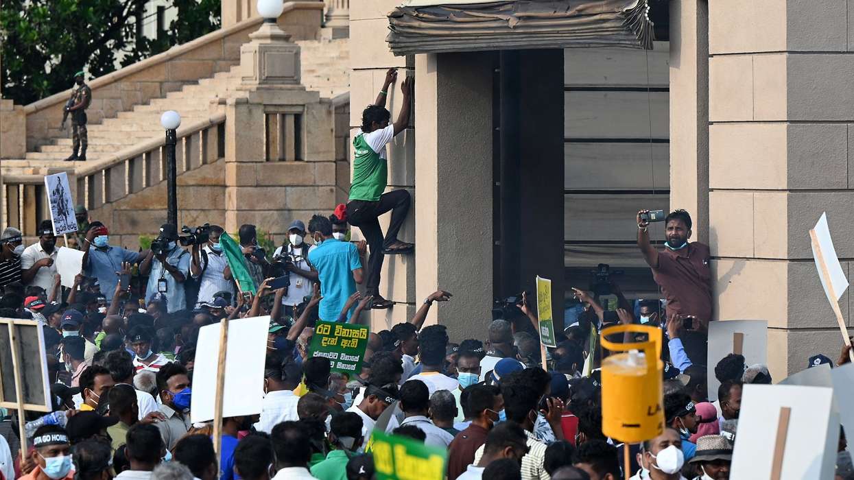 Angry crowd tries to storm Sri Lanka president's office