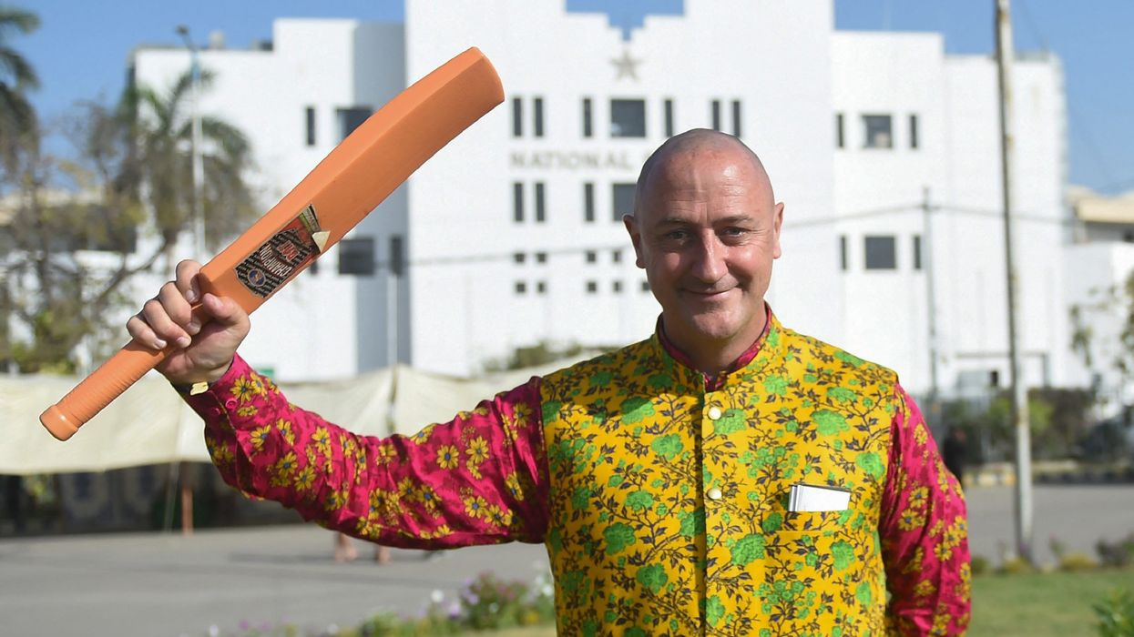 From stones to selfies: Australian super fan welcomed in Pakistan