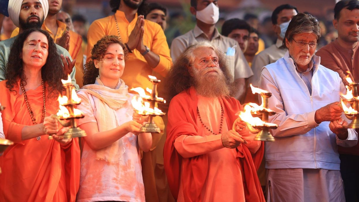 Amitabh Bachchan participates in Ganga aarti in Rishikesh