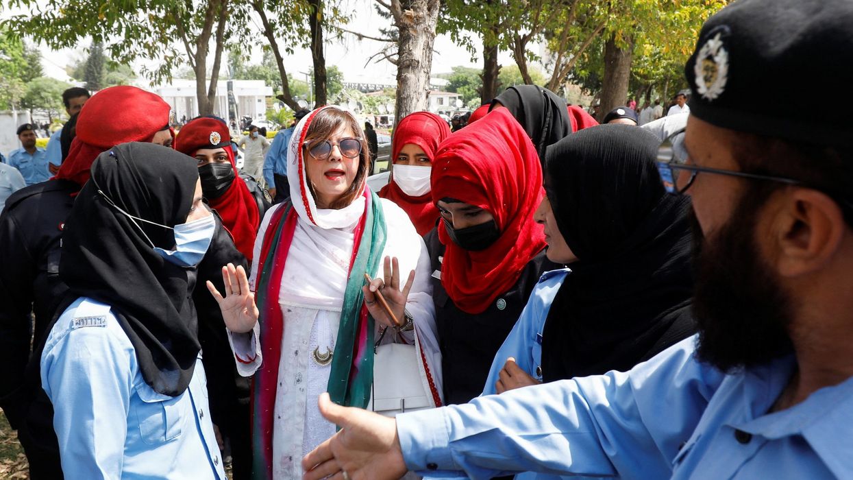 Imran Khan outfoxes opposition