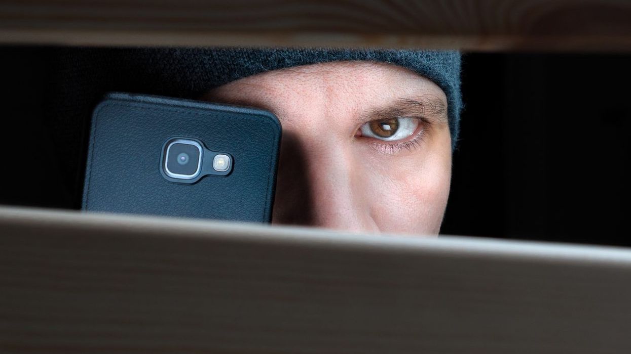 Met police officer pleads guilty to voyeurism