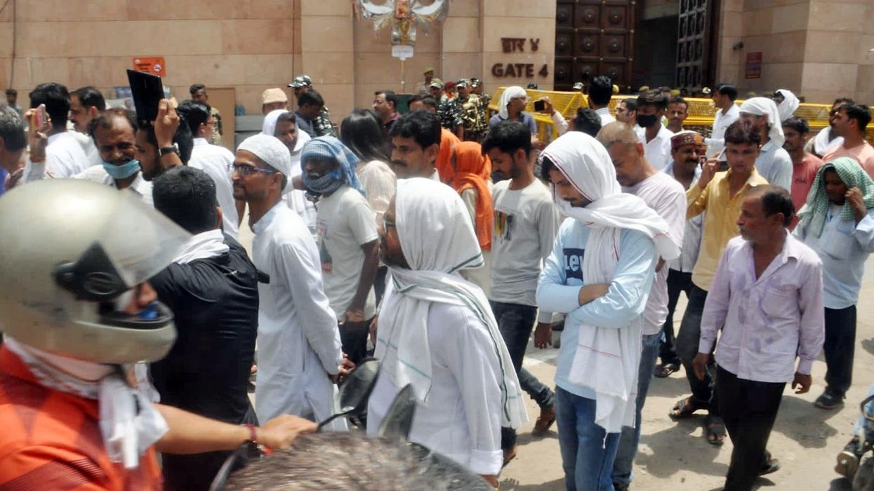 Supreme Court revokes ban on large prayer gatherings at Gyanvapi masjid