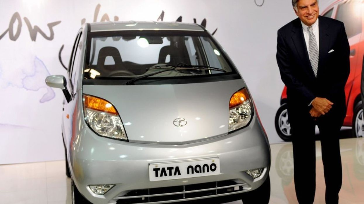 Ratan Tata wins praise for travelling in Nano