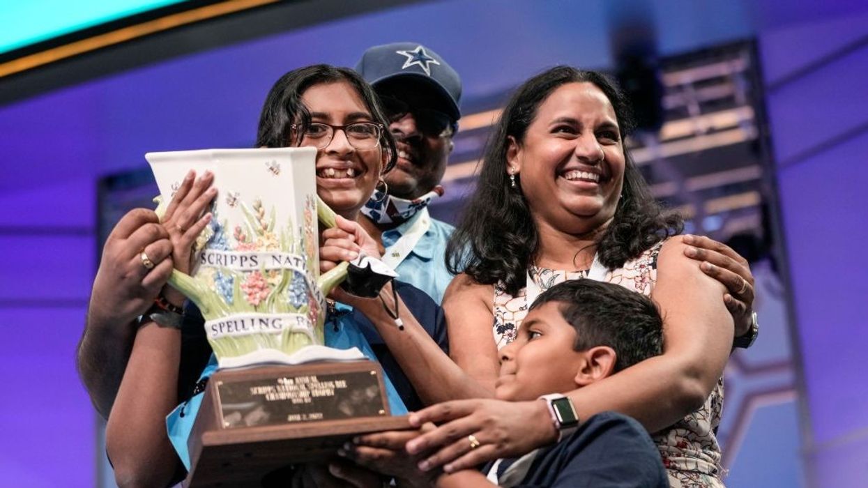 Which words were Harini Logan, the Indian-origin teen who won Spelling Bee 2022, asked to spell?