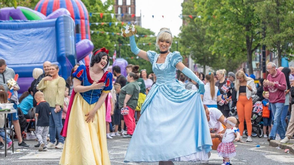 Party, horse race take centre stage at Queen Elizabeth's Jubilee