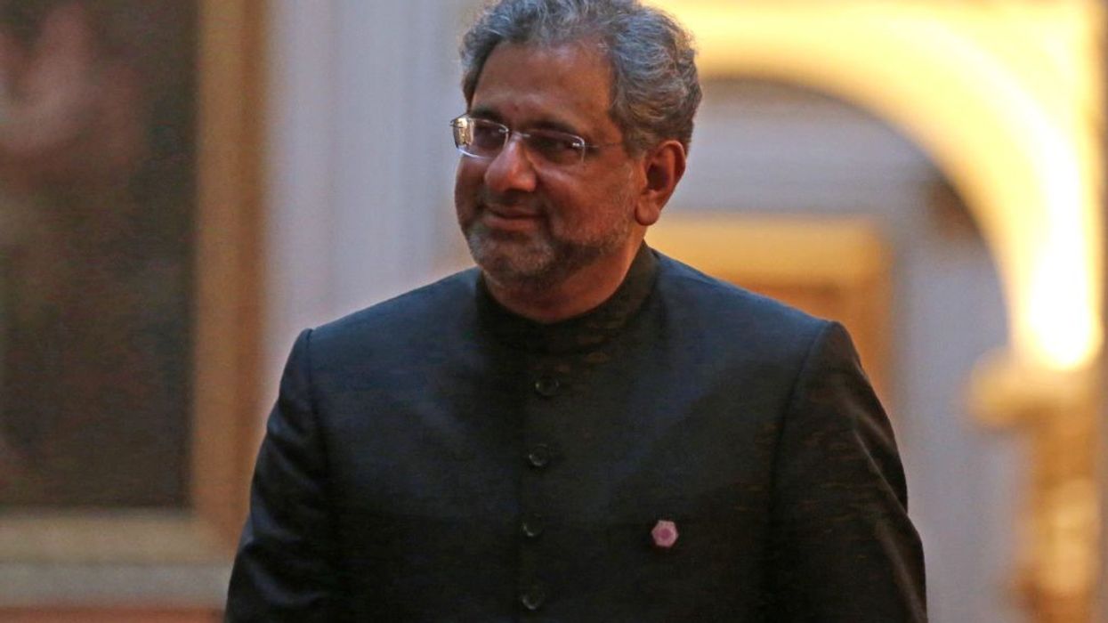 Pak govt apologizes to masses, vows to rectify power shortage