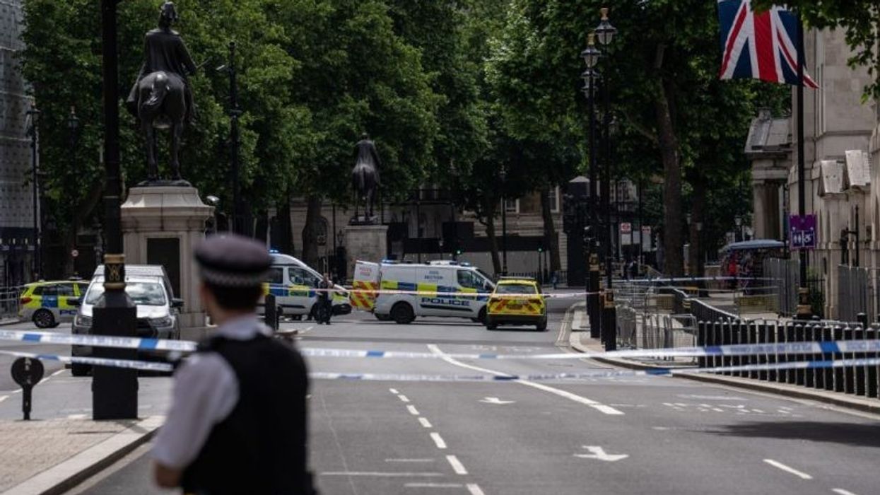 Bomb disposal experts blow up suspicious package found in Westminster
