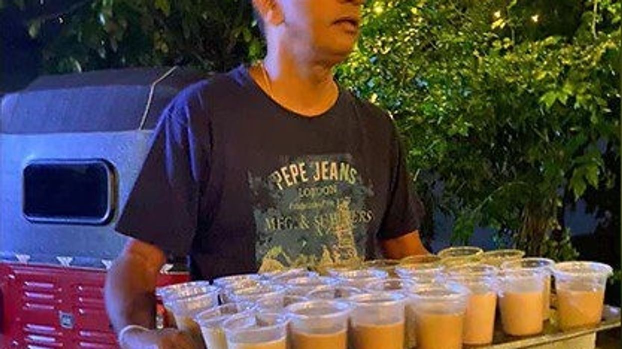Former Sri Lankan cricketer serves tea, buns to people at gas station queues