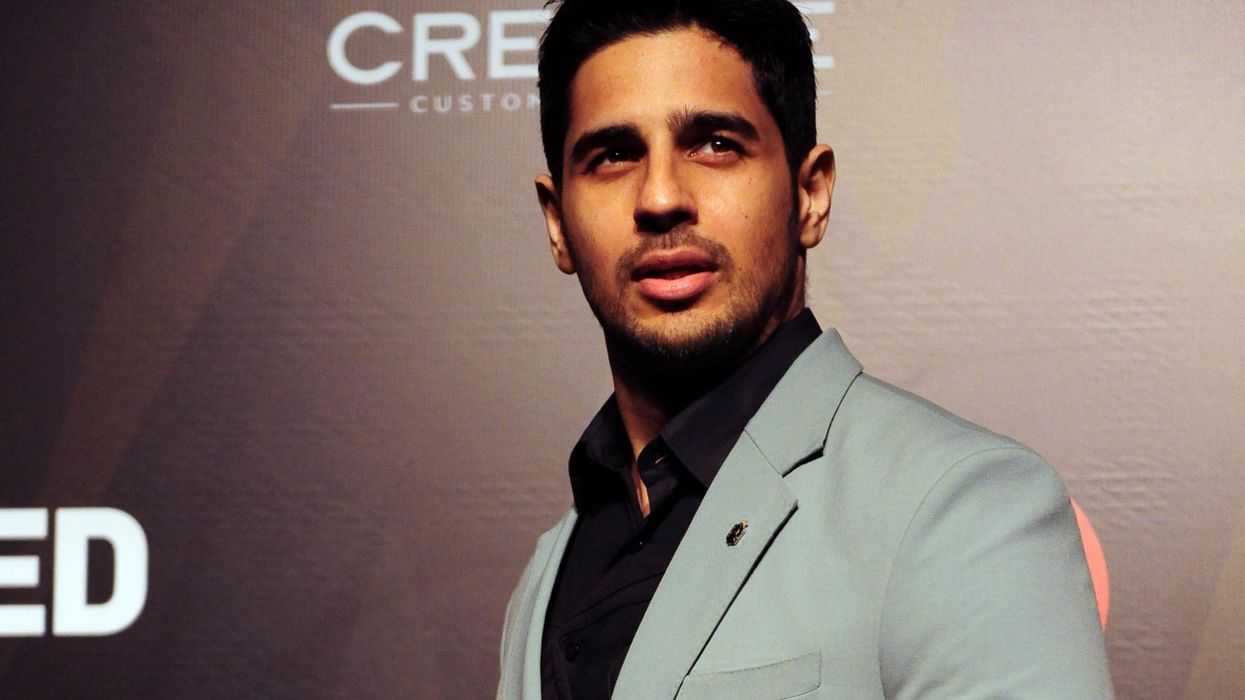 Fans go crazy as they spot Sidharth Malhotra at the airport; netizens question ‘why he did not have any security around him?’
