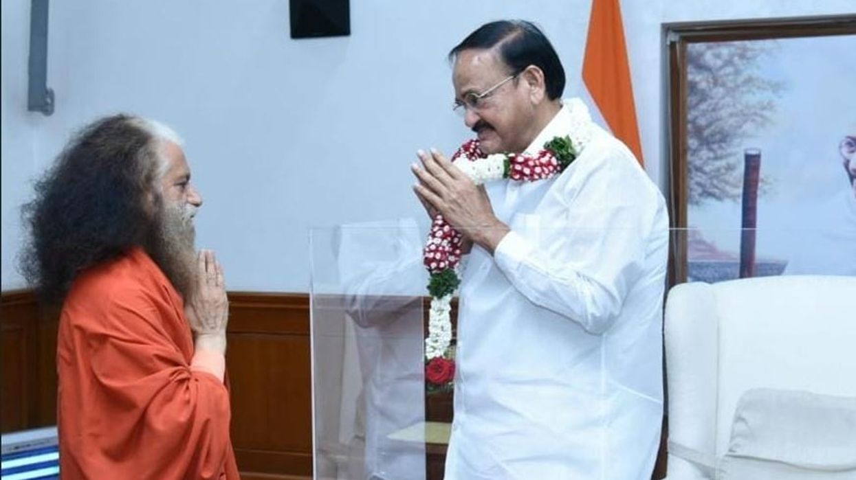 Pujya Swami Chidanand Saraswatiji meets vice president Venkaiah Naidu