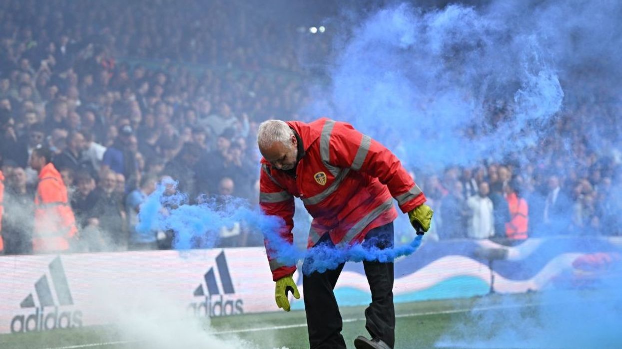 English leagues announce tougher sanctions on smoke bombs, invasions