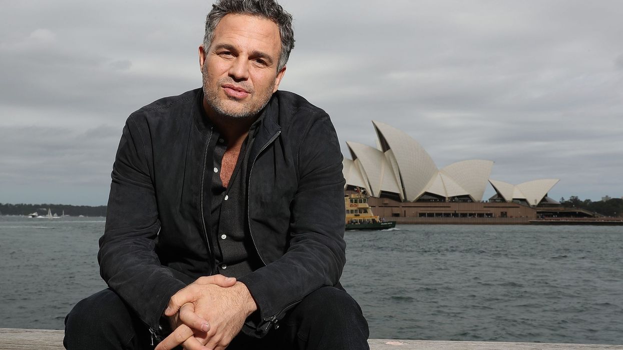 Mark Ruffalo comes out in defense of Marvel Productions; calls out Star Wars for repetition