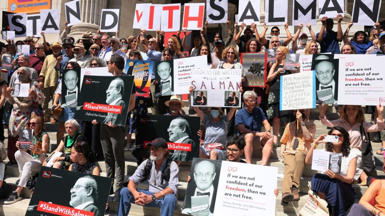 Writers, friends gather in support of Salman Rushdie, read from his works at solidarity event at New York Public Library