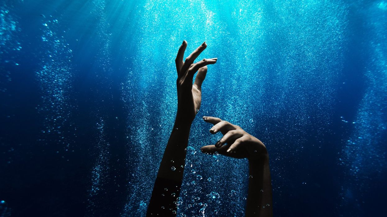 Six of family die trying to rescue girl who drowned while taking selfie