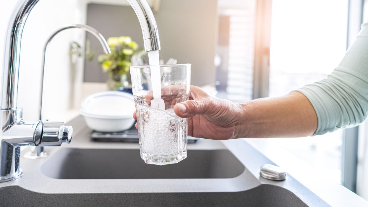 Families advised to 'turn taps on for 2 minutes' to flush out lead in drinking water