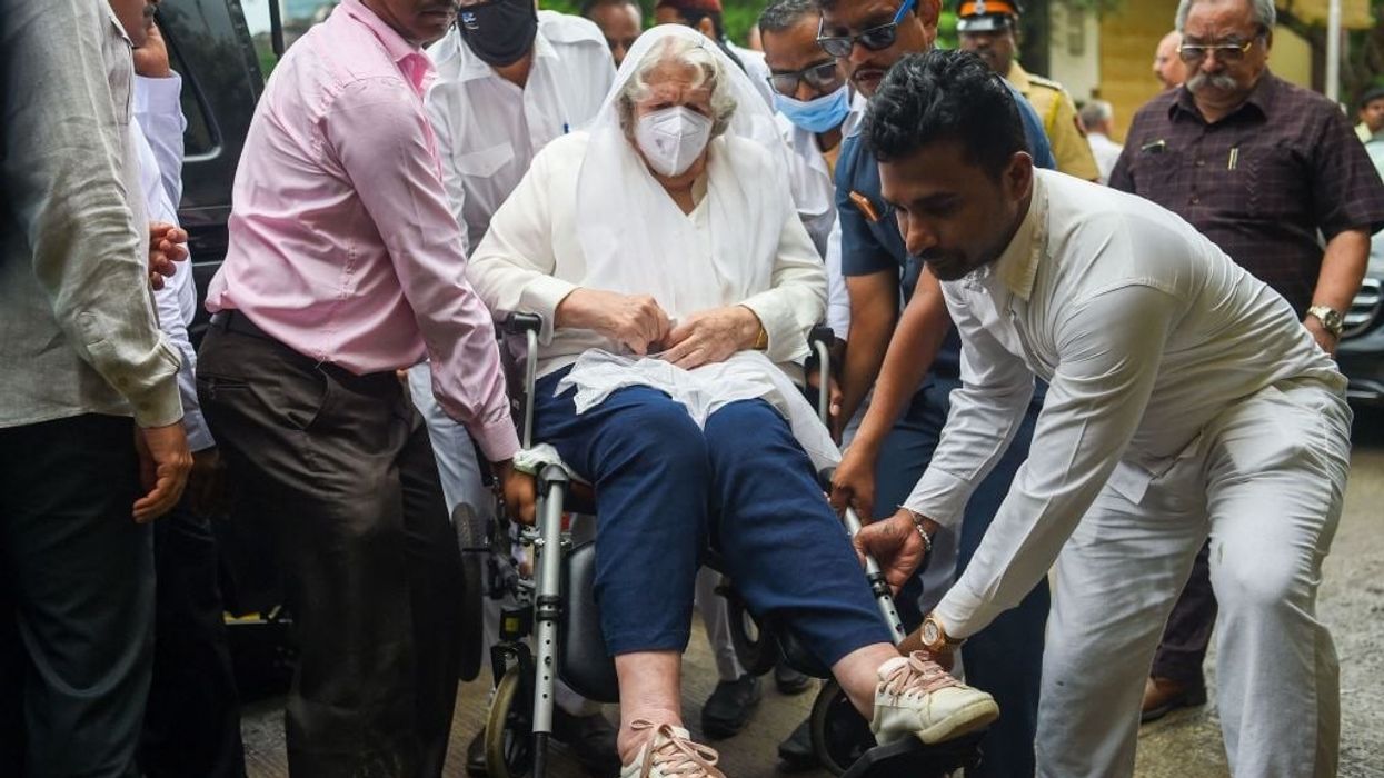 Cyrus Mistry cremated in Mumbai, hundreds attend funeral