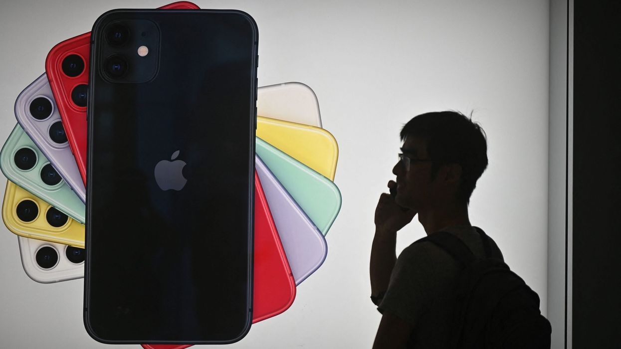 Brazil fines Apple $2.4 mn, prohibits sale of iPhone without charger