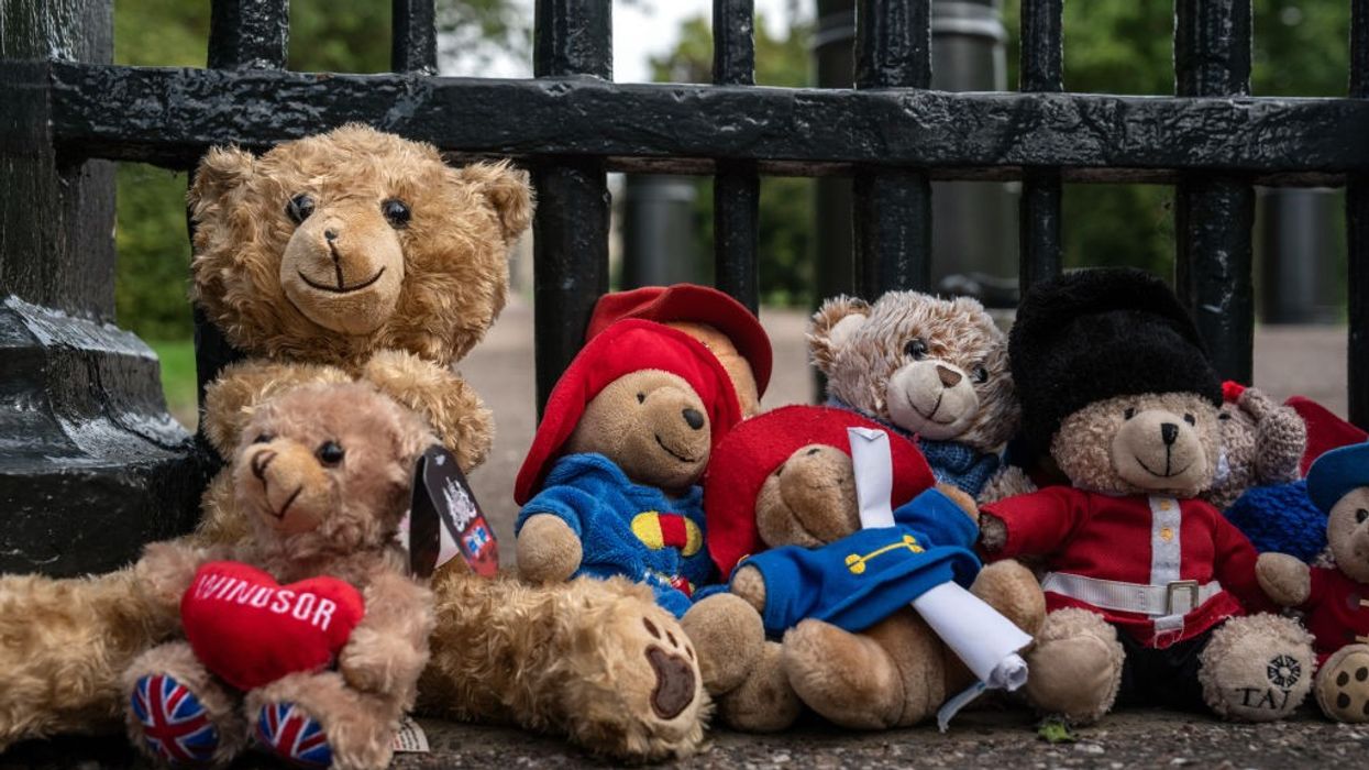 Don't bring Paddingtons and Marmalade Sandwiches as tributes to the Queen, mourners told