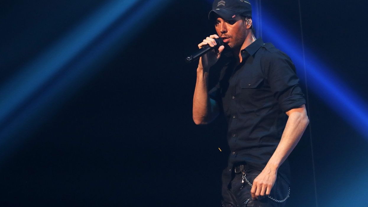 VIRAL VIDEO: Singer Enrique Iglesias locks lips with fan on stage