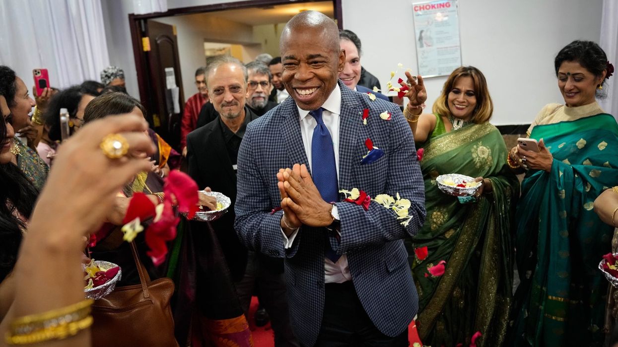 New York mayor celebrates Durga Puja with Bengali community