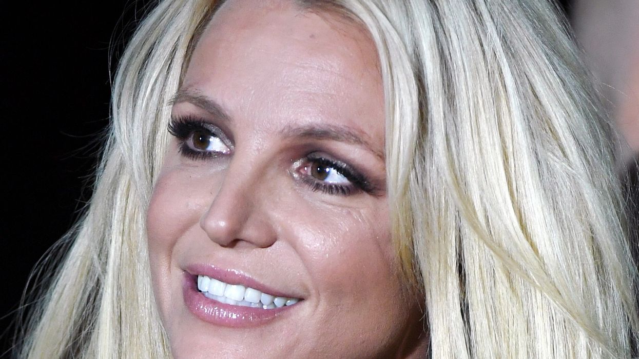 Britney Spears sends internet into total meltdown as she rolls around nude on beach