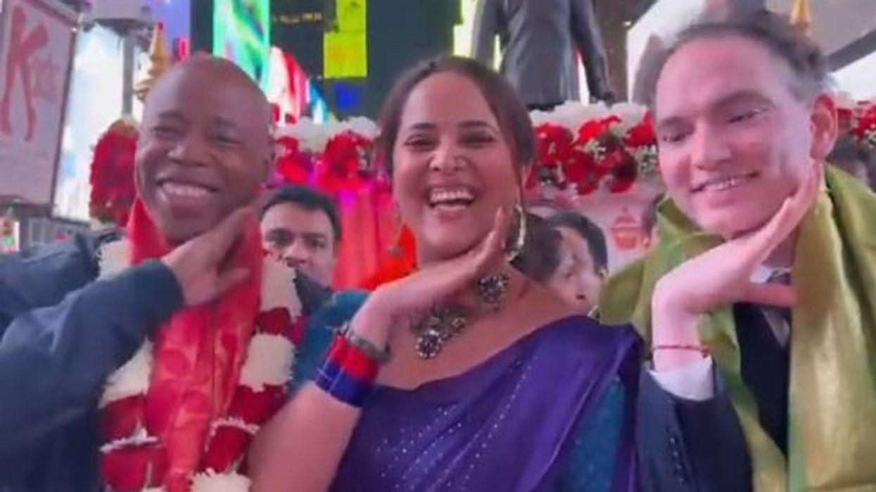 New York mayor performs Allu Arjun's famous hand gesture pose from Pushpa