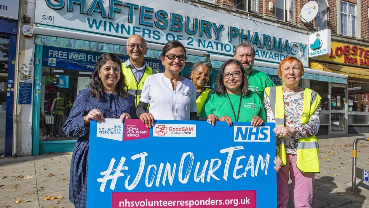 Volunteers needed in England to support COVID-19 vaccination