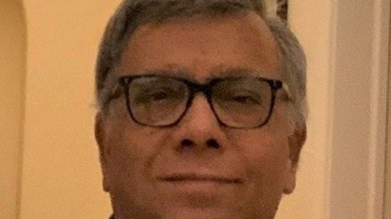 Indian-Ameican activist Swadesh Chatterjee presented with the highest state honour in North Carolina