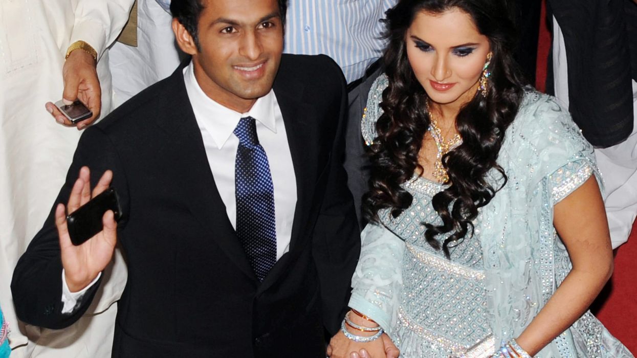 Sania Mirza hugs husband Shoaib Malik amid divorce rumours – watch viral video