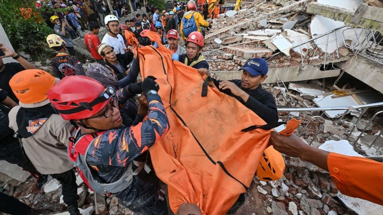 Many school children among 252 dead in Indonesia quake