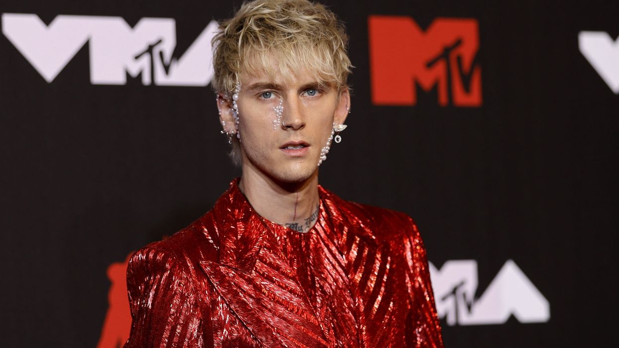 What is leech therapy that rapper Machine Gun Kelly supports?