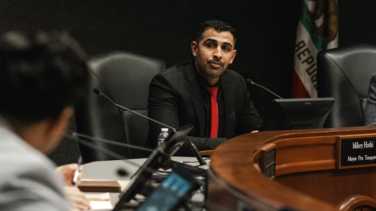 Who is Mikey Hothi, the first Sikh city mayor in California?