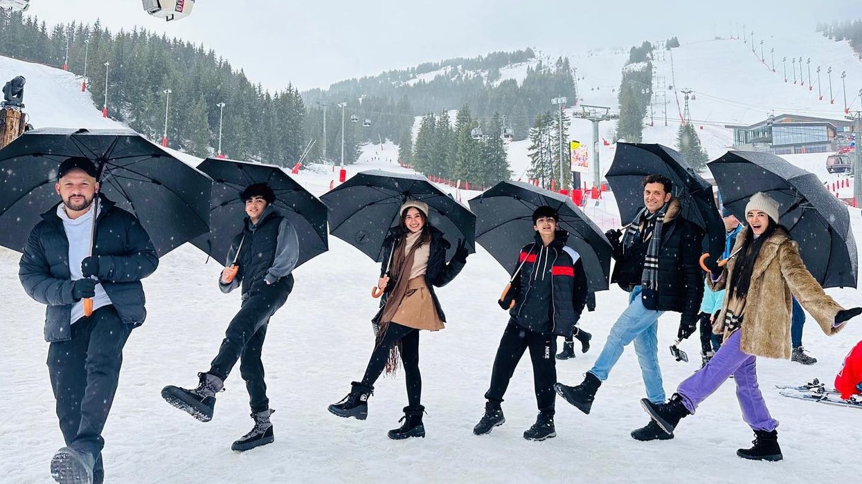 Saba Azad poses with Hrithik Roshan's family in Christmas picture