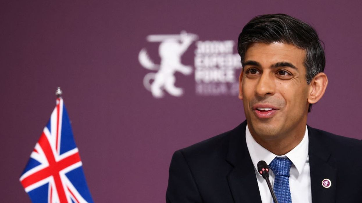Rishi Sunak considers Covid travel curbs for China