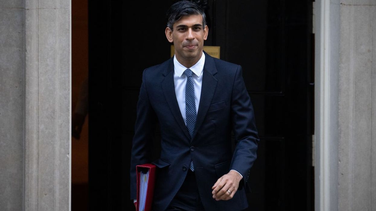 Sunak says will send heavy tanks to Ukraine