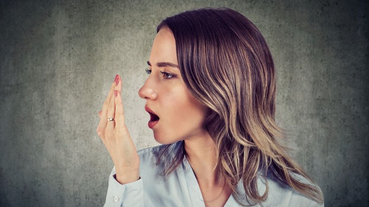 1 in 4 suffer from bad breath – Here’s a ‘simple’ trick to detect it