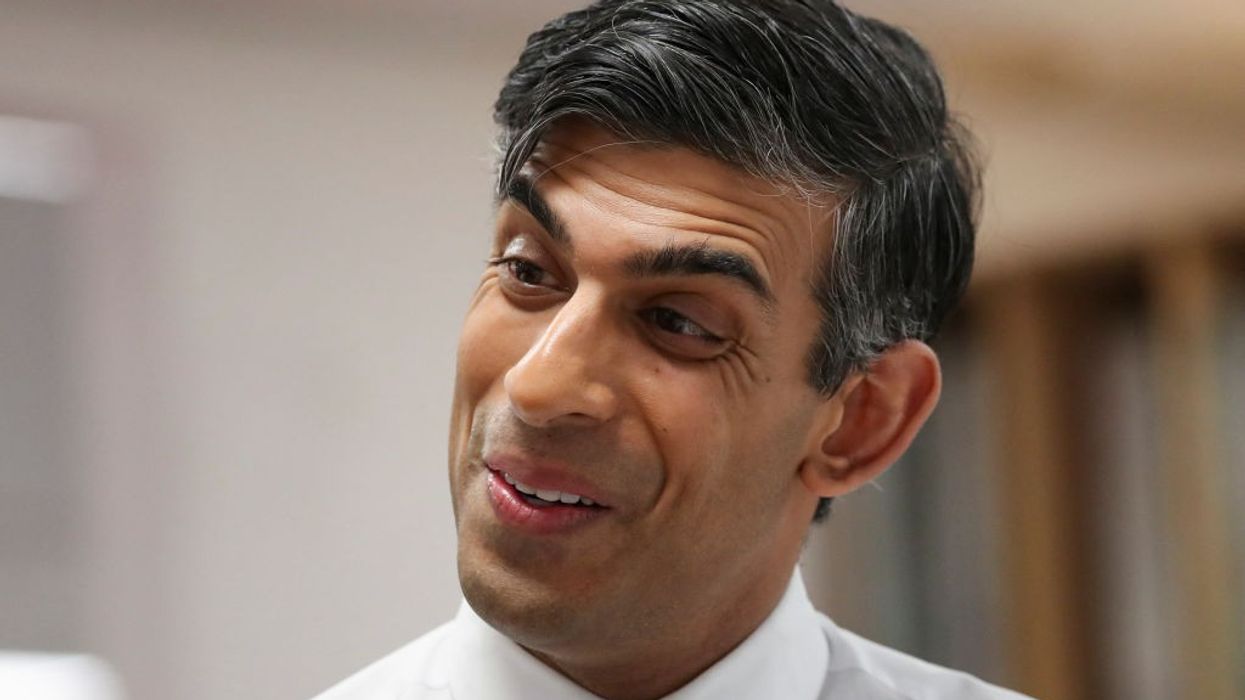 Sunak fined by police for failing to wear seat belt