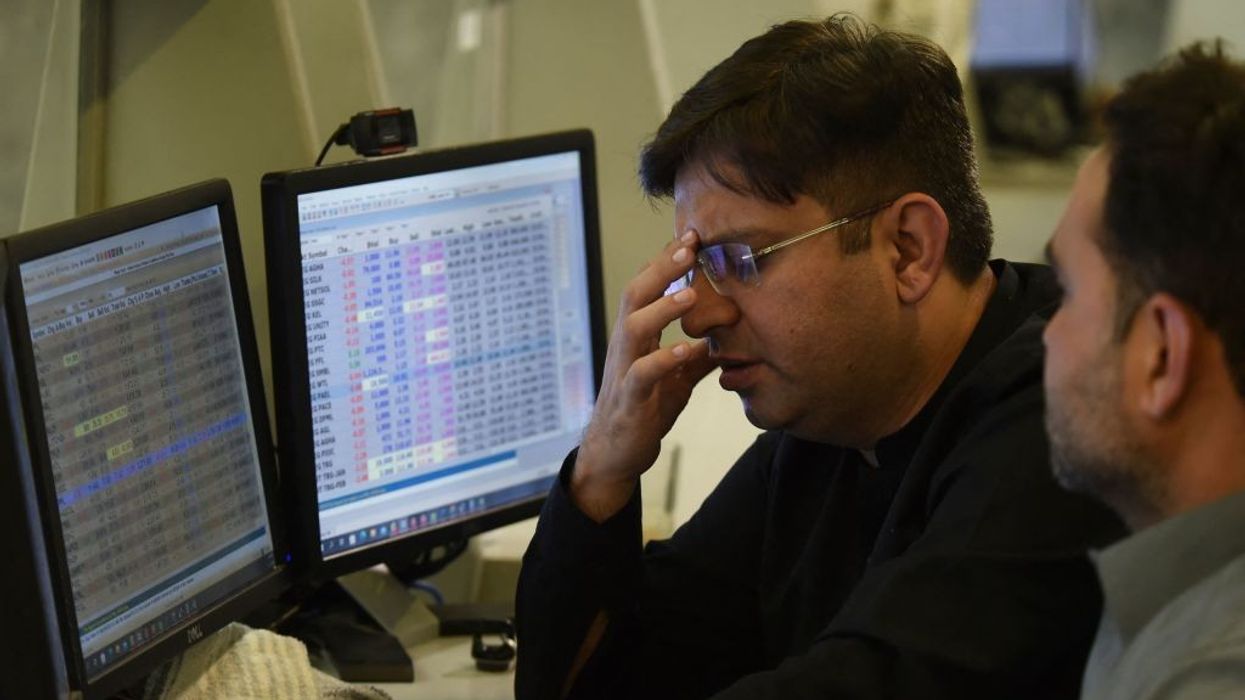 IMF officials meet Pakistan finance minister; discuss plans for bailout