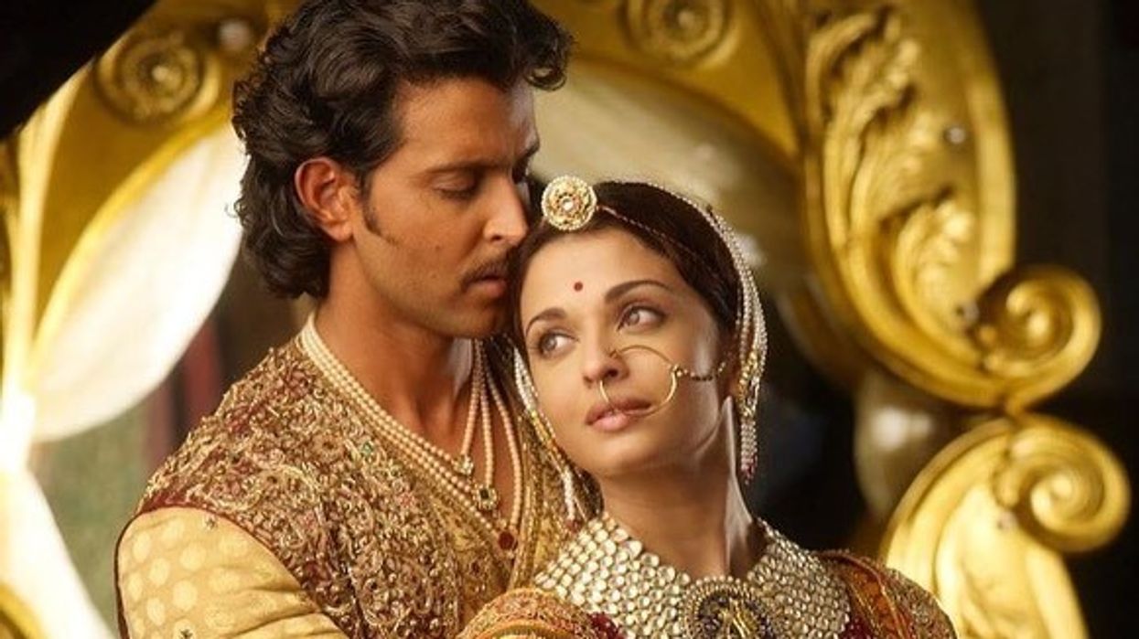 Hrithik Roshan pens a heartfelt note as Jodhaa Akbar clocks 15 years