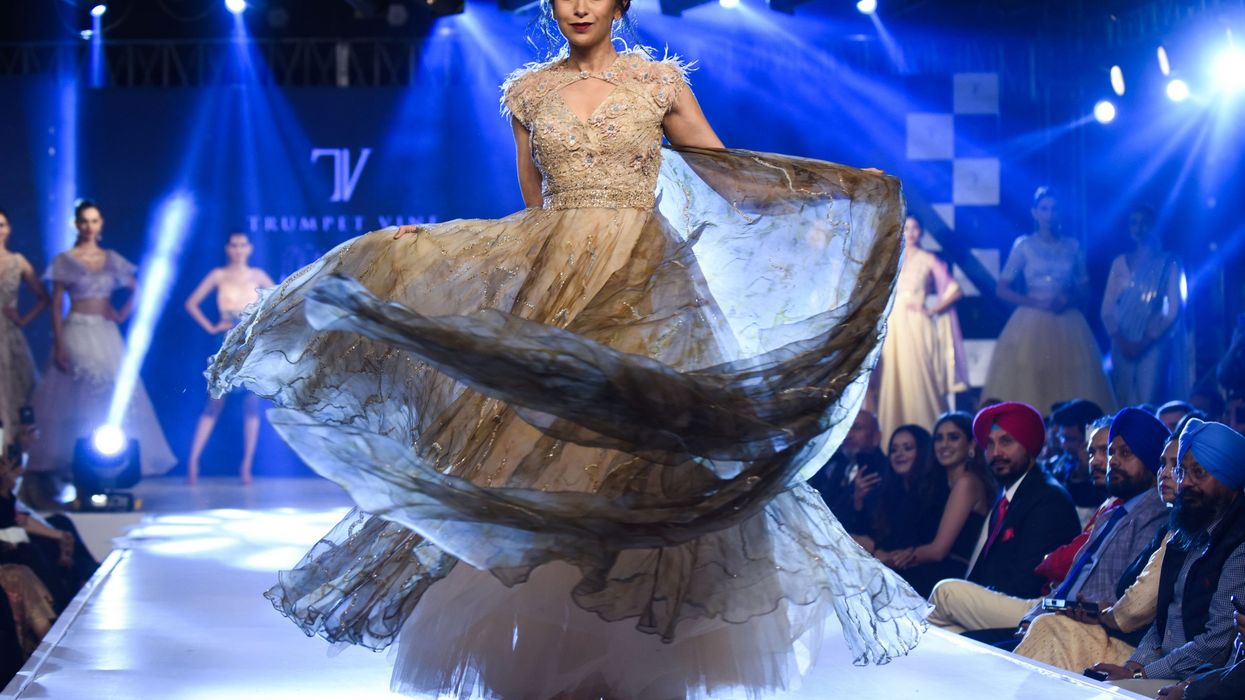 Karisma Kapoor begins shooting for her comeback film Murder Mubarak