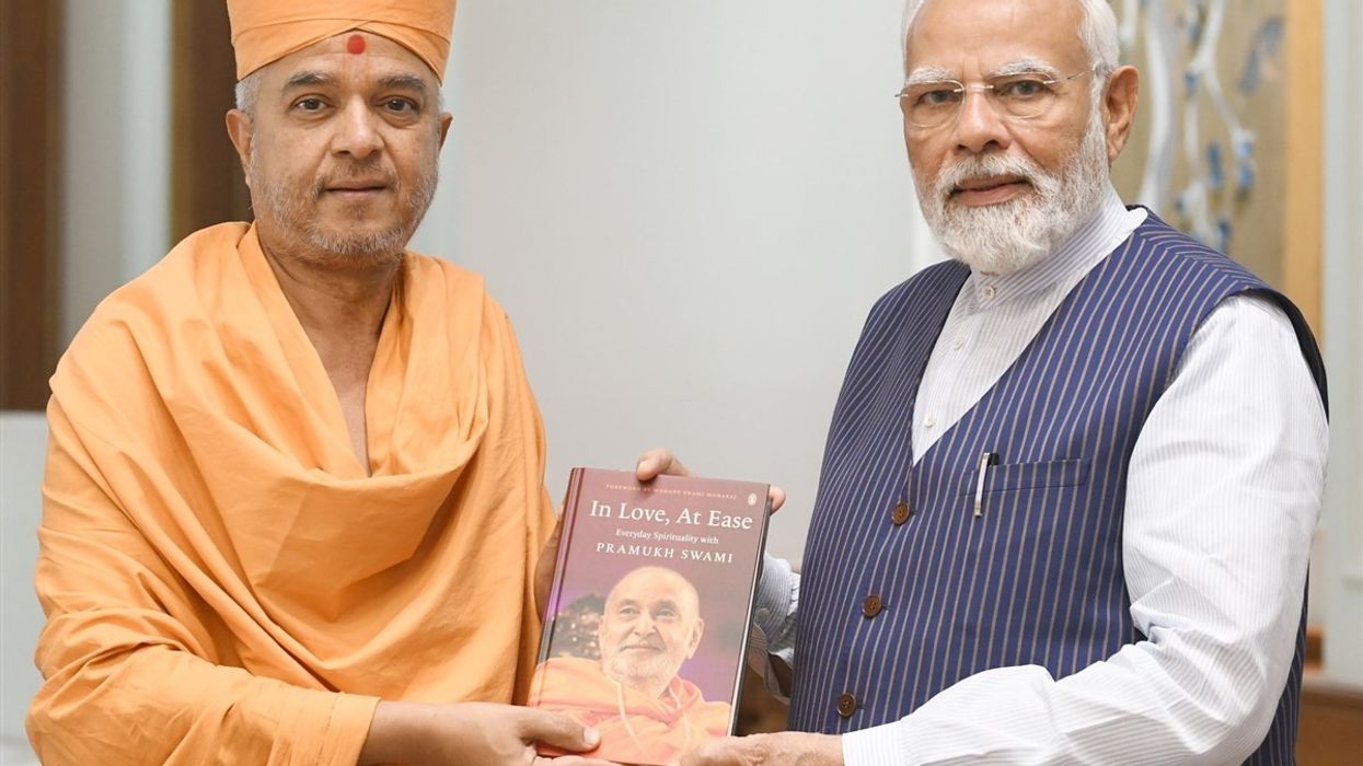 Swami Brahmaviharidas meets Modi to express gratitude